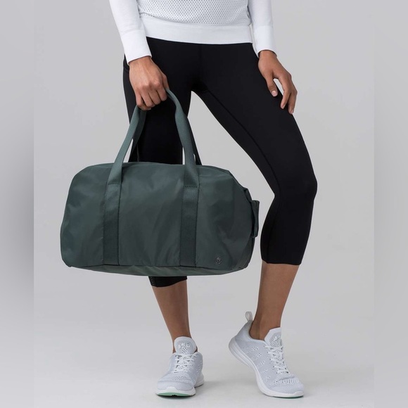 ✨DISCOUNTED✨ Lululemon Fast Track Duffel Gym Travel Beach Bag -  Dark Forest - Picture 2 of 16